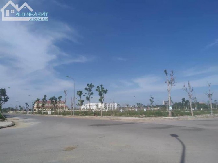 Bán đất dự án ở Quảng Hương hướng đông không bao giờ hết hot.