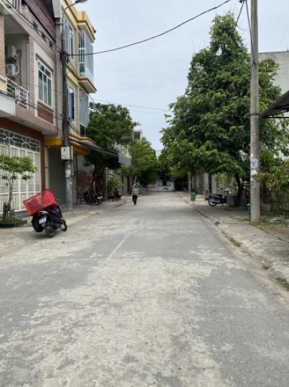 Đất mặt bằng Quảng Thắng, đối diện cổng trường ĐH Y Thanh hóa, gần chợ Quảng Thắng, đầy đủ tiện ích