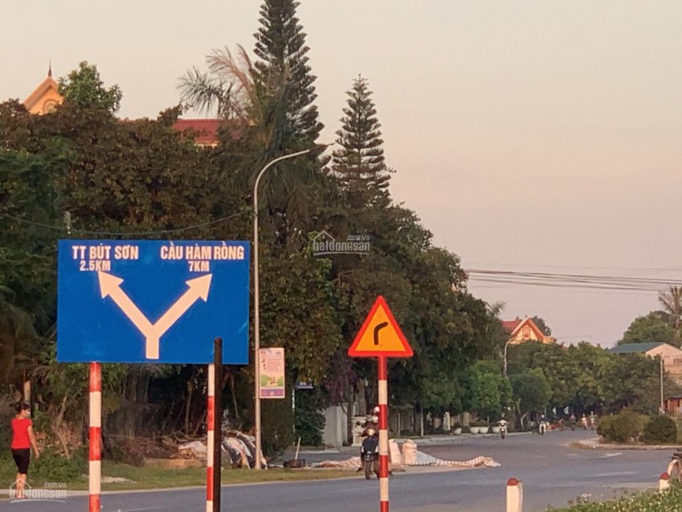 Đất đấu giá Thị trấn Bút Sơn, ngay trung tâm thương mại, đường lớn 40m, chỉ hơn tỷ