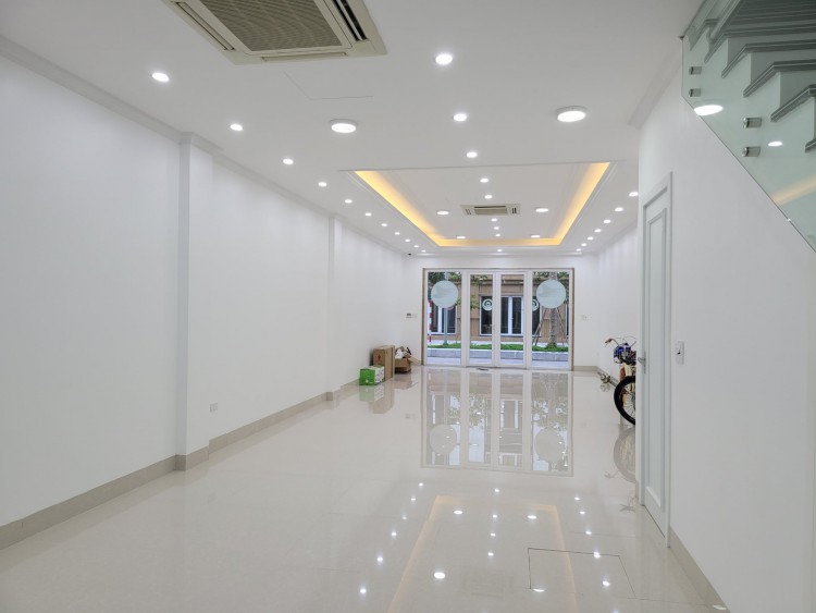 Chuyển nhà bán nhanh căn 5 tầng,ngay vòng xoay Hồng Hạc thành phố Thanh Hóa