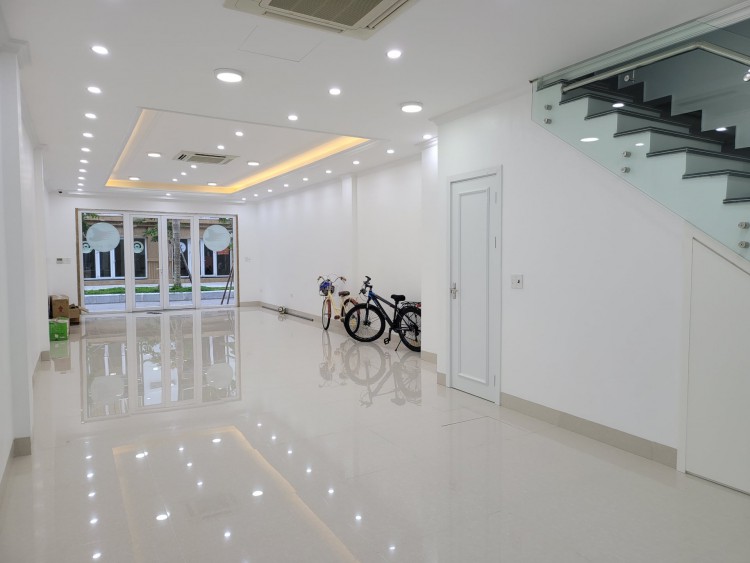 Chuyển nhà bán nhanh căn 5 tầng,ngay vòng xoay Hồng Hạc thành phố Thanh Hóa