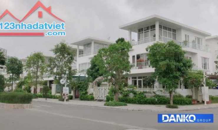 Bán nhanh 2 căn biệt thự nghỉ dưỡng FLC Sầm Sơn chung bể bơi sổ đỏ chính chủ,giá cả phải chăng.
