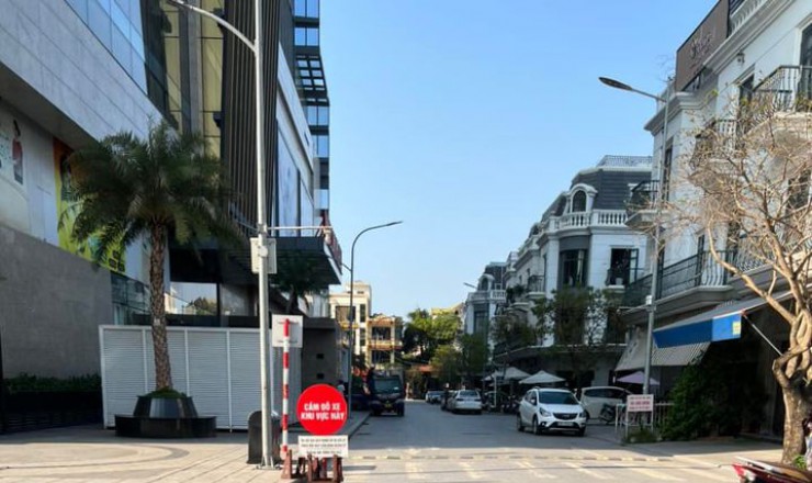 Bán Shophouse tại Vincom đang kinh doanh quán trà sữa ( quán Gong Cha