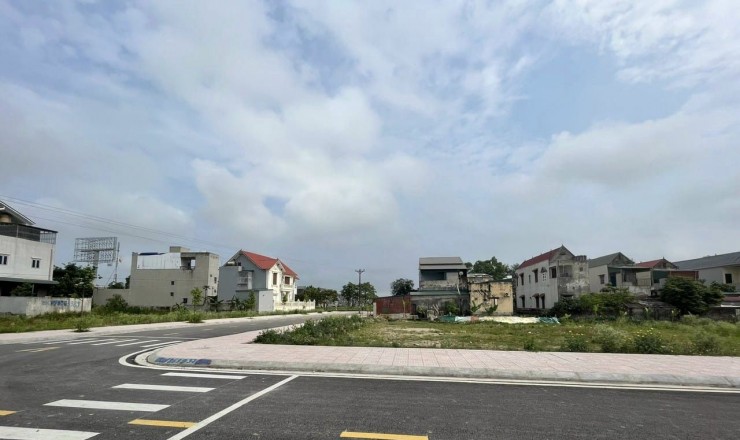 bán lô đát biệt thự tại thị trấn Tân Phong,cách quốc lộ hơn 50m,giá chỉ hơn 7tr/m