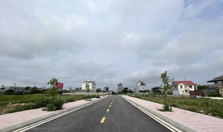 bán lô đát biệt thự tại thị trấn Tân Phong,cách quốc lộ hơn 50m,giá chỉ hơn 7tr/m