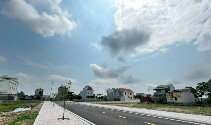 Mua 2,3 tỷ giờ bán rẻ hơn 1 tỷ lô đất nền ngay QL 1A – Thị trấn Tân Phong – Quảng Xương – Thanh Hóa