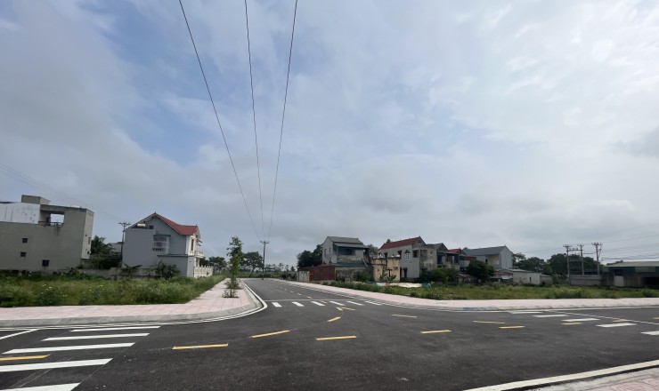 Bán lô đất biệt thự 2 mặt tiền thị trấn Tân Phong Quảng Xương .giá chỉ hơn 8tr/m