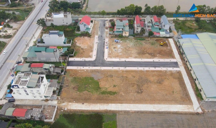Cắt lỗ lô đất ở đô thị, 2 mặt tiền, vuông vắn, sổ đỏ lâu dài ngay QL1A tại thị trấn Quảng Xương