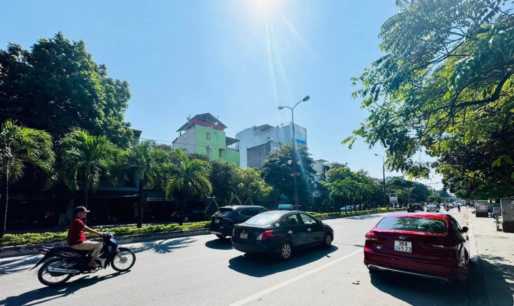 NHÀ PHỐ QUANG TRUNG - NGAY CHÂN CẦU BỐ - kinh doanh sầm uất