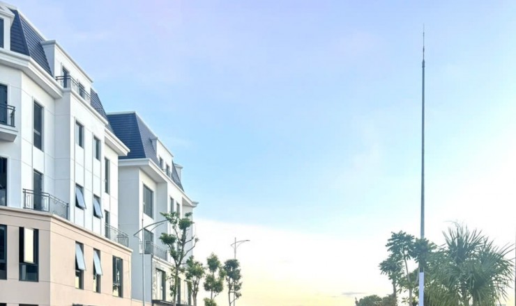 NHÀ PHỐ 5 TẦNG SỔ ĐỎ LÂU DÀI GẦN NGAY ĐẠI LỘ NAM SÔNG MÃ