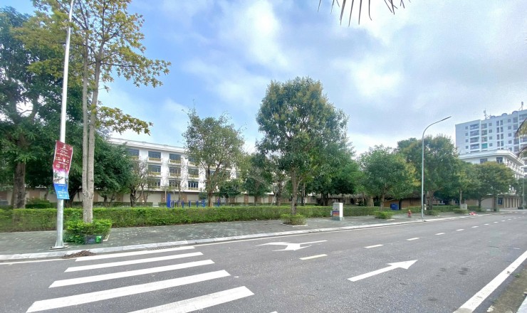 Xuất ngoại giao khu đô thị xuân hưng . nhà 4 tầng ngay khu đô thị