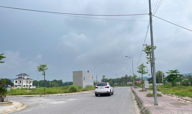 Cần bán gấp đất ngay TT  thị xã Nghi Sơn, Thanh Hóa, DT 108m2 đường 15.5m  giá chỉ 1 Tỷ.