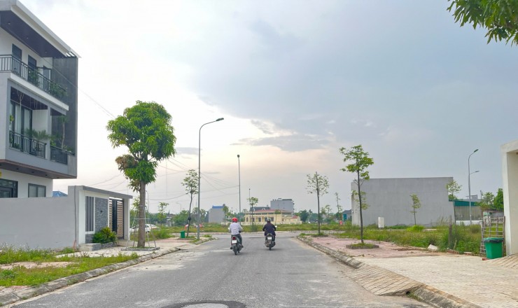 Cần bán gấp đất ngay TT  thị xã Nghi Sơn, Thanh Hóa, DT 108m2 đường 15.5m  giá chỉ 1 Tỷ.