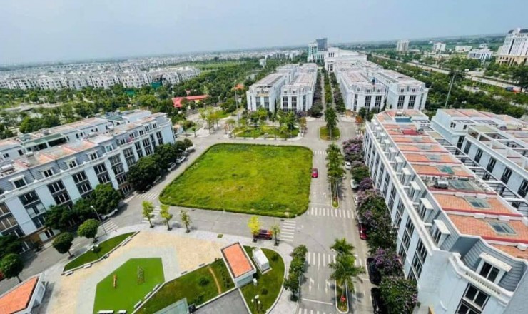 Bán căn nhà phố 2 mặt tiền ngay bên cạnh khu đô thị Vinhomes
