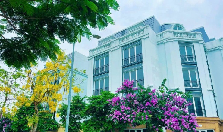 Bán căn nhà phố 2 mặt tiền ngay bên cạnh khu đô thị Vinhomes