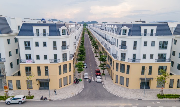 BÁN NHÀ PHỐ 5 TẦNG CENTRAL RIVERSIDE THANH HÓA GẦN NGAY ỦY BAN TỈNH CHỈ 5,X TỶ