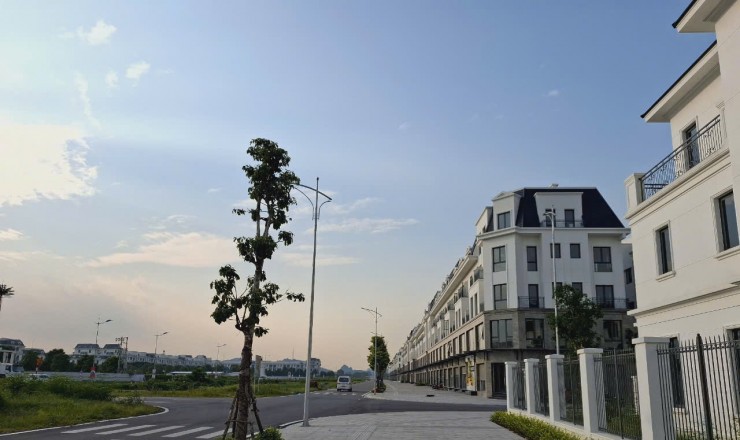 BÁN CĂN GÓC 5 TẦNG CENTRAL RIVERSIDE ĐỐI DIỆN TÒA CHUNG CƯ 18 TẦNG