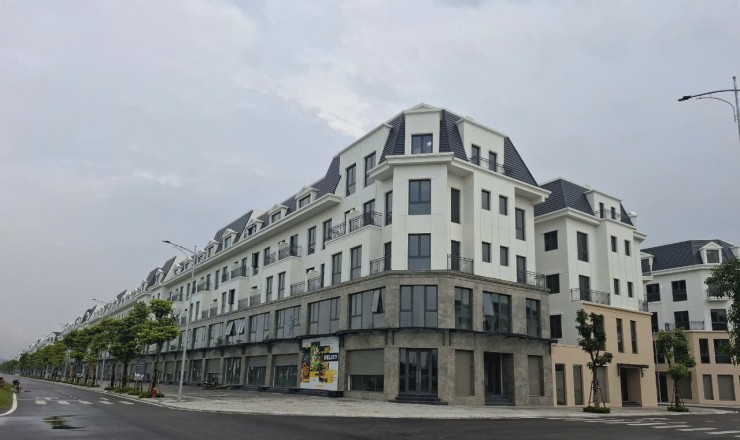 BÁN SHOPHOUSE MẶT ĐẠI LỘ NAM SÔNG MÃ ĐỐI DIỆN 16 TÒA CHUNG CƯ VÀ NOXH VINHOMES