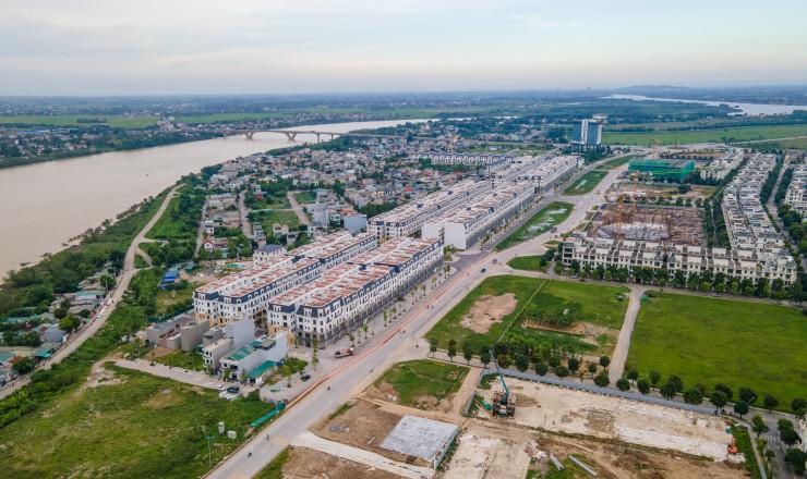 BÁN BIỆT THỰ 3 TẦNG NGAY ĐỐI DIỆN TRƯỜNG HỌC NỘI KHU CENTRAL RIVERSIDE VỊ TRÍ KIM CƯƠNG