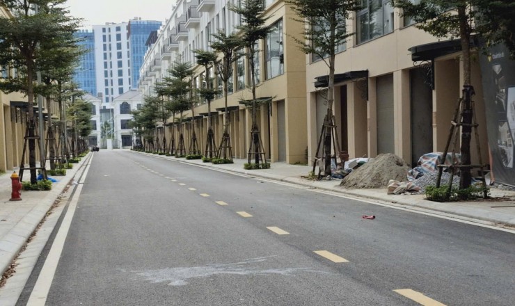BÁN NHÀ PHỐ 5 TẦNG ĐỐI DIỆN VINHOMES, GẦN VIỆN KIỂM SÁT THANH HÓA, CHỈ 5,X TỶ