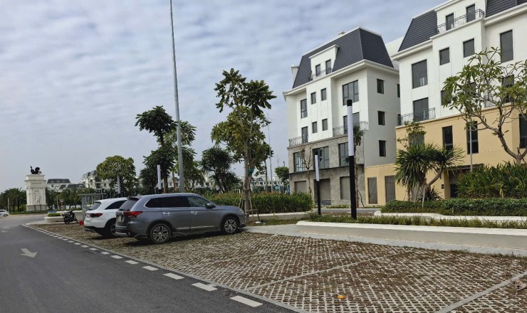 BÁN NHÀ PHỐ 5 TẦNG CENTRAL RIVERSIDE GẦN CC 21 TẦNG, ĐỐI DIỆN VIHOMES, SỔ SẴN