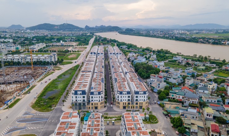 BÁN NHÀ PHỐ 5 TẦNG NGAY ỦY BAN PHƯỜNG HẠC THÀNH CHỈ NHỈNH 5 TỶ