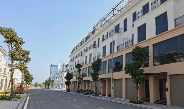SIÊU PHẨM NHÀ 5 TẦNG CĂN GÓC 2 MẶT TIỀN NGAY CƠ QUAN HÀNH CHÍNH TỈNH THANH HÓA, NHẬN NHÀ NGAY CHỈ VỚI 3 TỶ