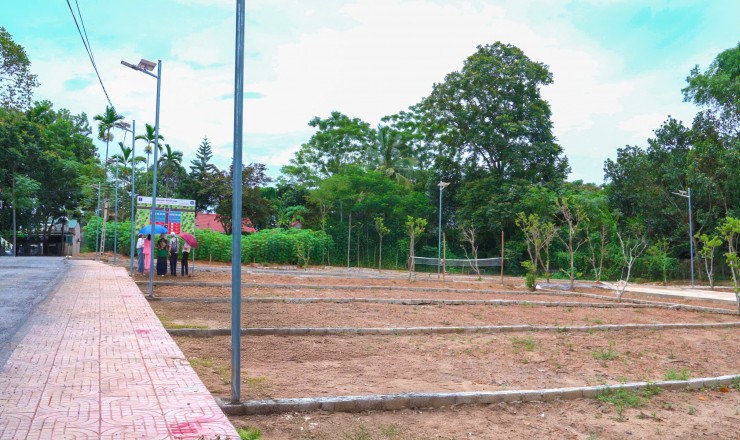 Lô đất ngay cạnh Khu Công Nghiệp Ngọc Lặc, tọa lạc tại trung tâm Huyện Ngọc Lặc, Chỉ 400tr/100m2, Sổ đỏ từng lô