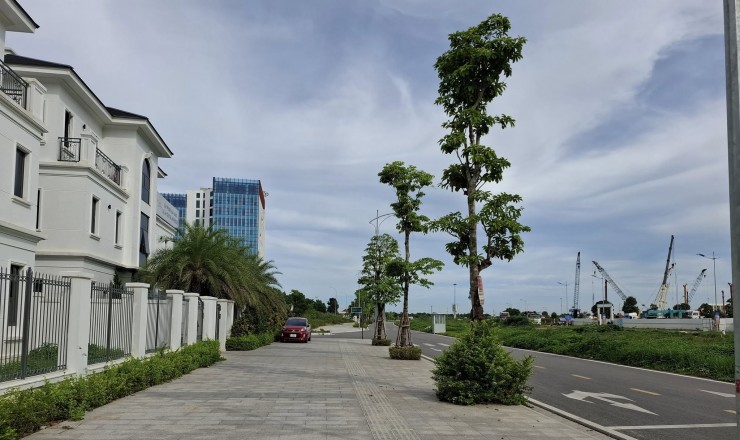 BÁN NHÀ PHỐ 5 TẦNG MẶT ĐẠI LỘ NAM SÔNG MÃ, SỐ SẴN, CHỈ VỚI 3,X TỶ