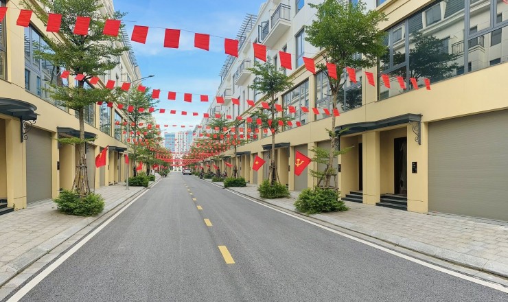 BÁN NHÀ PHỐ 5 TẦNG CENTRAL RIVERSIDE, SỔ SẴN, NHẬN NHÀ NGAY CHỈ 5,X TỶ