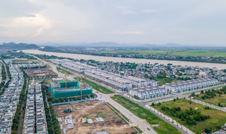 BÁN NHÀ 5 TẦNG NGAY ỦY BAN PHƯỜNG HẠC THÀNH CHỈ 5,X TỶ, SỔ SẴN