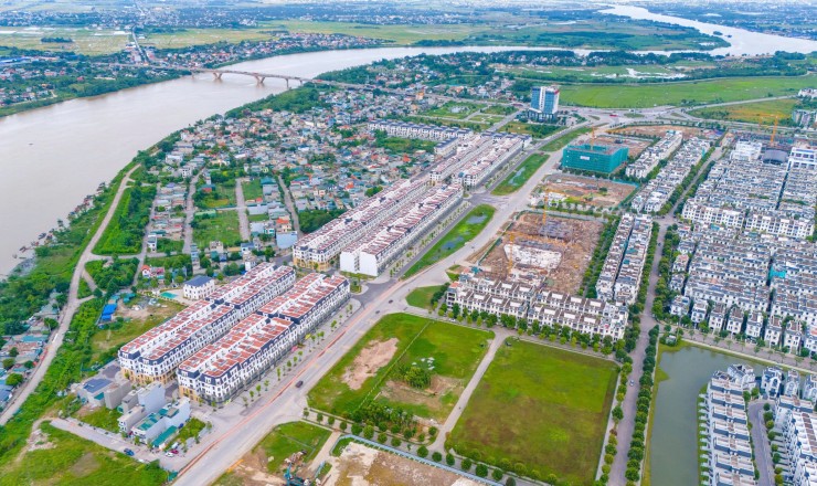 BÁN NHÀ 5 TẦNG ĐỐI DIỆN VINHOMES, SỔ SẴN, CHỈ 5,X TỶ