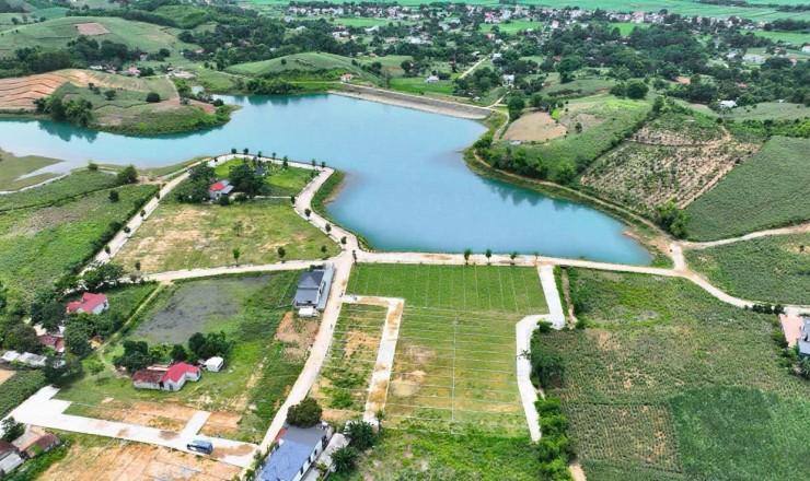 Chính chủ bán lô đất ven Hồ tự nhiên 199tr/lô , trong khu nhà nghỉ dưỡng