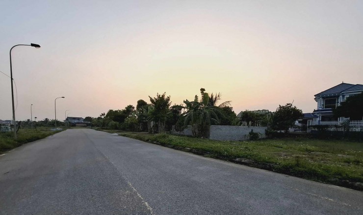 BÁN ĐẤT BIỂN QUẢNG THÁI NGAY MẶT ĐƯỜNG DUYÊN HẢI CHỈ 1,X TỶ