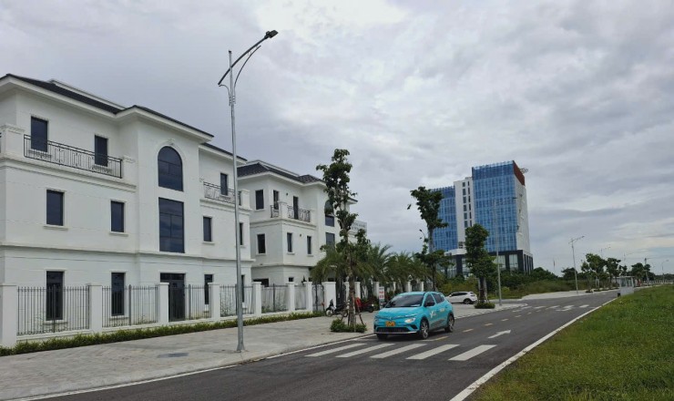 Bán nhà phố 5 tầng đối diện chung cư Vinhomes chỉ với vốn sẵn có 1,8 tỷ