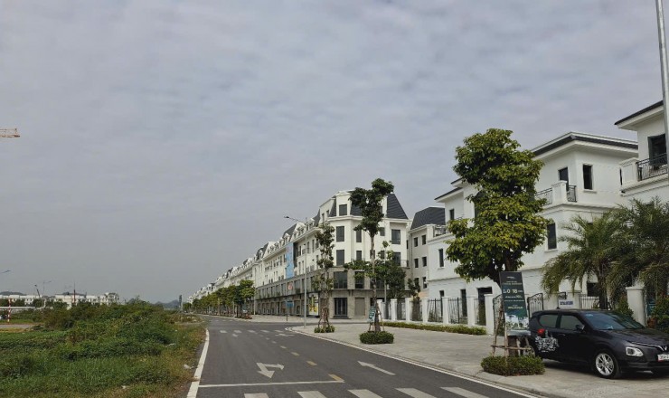 Bán nhà phố 5 tầng đối diện chung cư Vinhomes chỉ với vốn sẵn có 1,8 tỷ