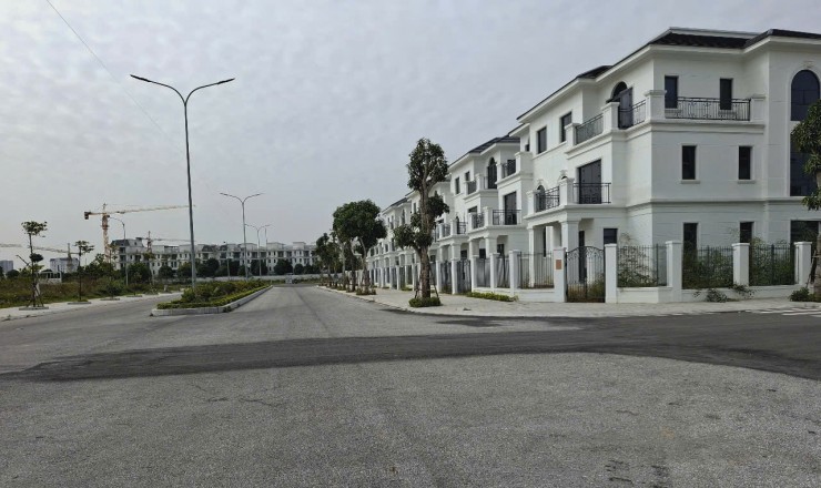 Bán nhà phố 5 tầng đối diện chung cư Vinhomes chỉ với vốn sẵn có 1,8 tỷ