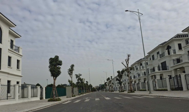 Bán nhà phố 5 tầng đối diện chung cư Vinhomes chỉ với vốn sẵn có 1,8 tỷ