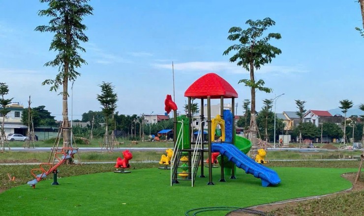 CHỈ 2,X TỶ SỞ HỮU NGAY ĐẤT NỀN SỔ ĐỎ LÂU DÀI GẦN CHỢ CÒNG NGHI SƠN