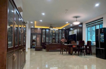 Bán nhà mặt phố Quang Trung, Phường Hạc Thành Mặt tiền 6,2m