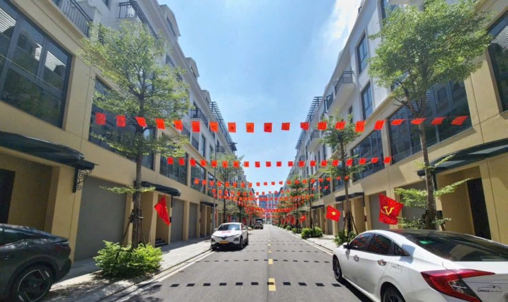 SIÊU PHẨM NHÀ PHỐ 5 TẦNG ĐỐI DIỆN  VINHOMES THANH HÓA, NGAY ĐẠI LỘ CHÂU ÂU CHỈ 5,X TỶ