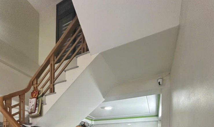 Nhà 3 tầng 1 tum, xây kiên cố, thiết kế đẹp mặt tiền rộng rãi