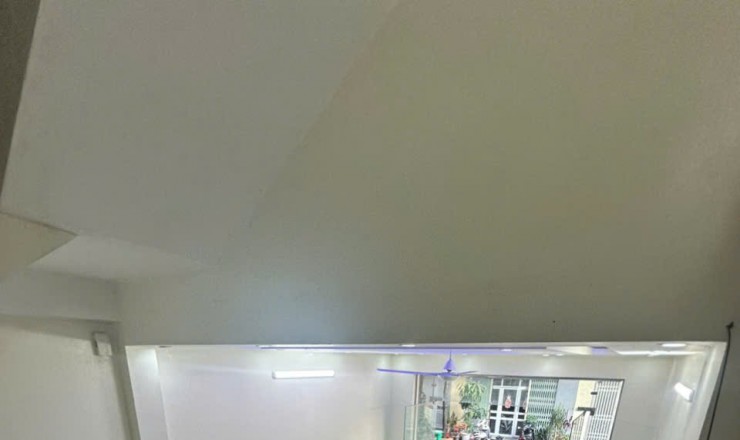 Nhà 3 tầng 1 tum, xây kiên cố, thiết kế đẹp mặt tiền rộng rãi