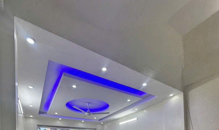 Nhà 3 tầng 1 tum, xây kiên cố, thiết kế đẹp mặt tiền rộng rãi