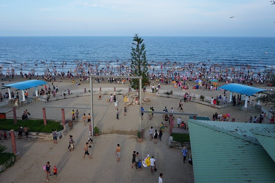 Bãi biển Tiên Trang dần thu hút được du khách