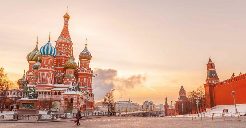 Phía Tây Quảng trường Đỏ tại Mátxcơva là Điện Kremlin