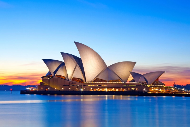 Nhà hát Opera Sydney được thiết kế tựa như hình dạng những cánh buồm đang ra khơi