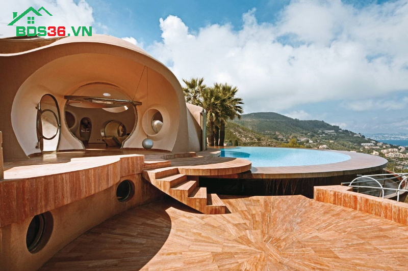 Ngôi nhà bong bóng là công trình nghỉ dưỡng được xây dựng ngay bờ biển ven Vịnh Cannes