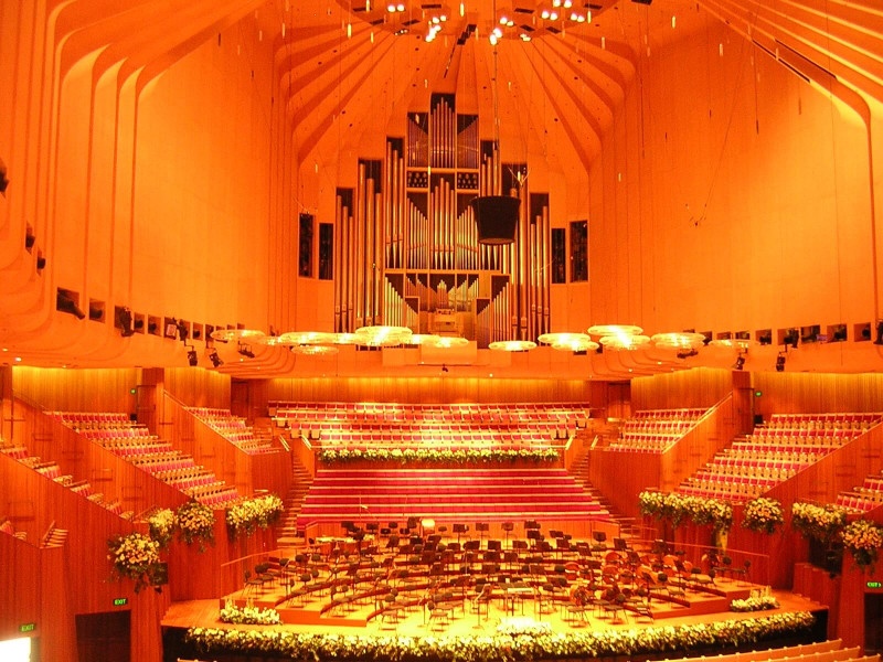 Bên trong nhà hát Opera Sydney được trang bị nội thất từ đá granite hồng và gỗ tự nhiên
