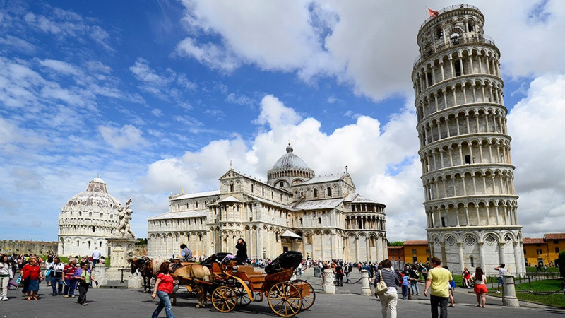 Tháp nghiêng Pisa được xây dựng lên để thể hiện sự giàu có và hưng thịnh của thành phố